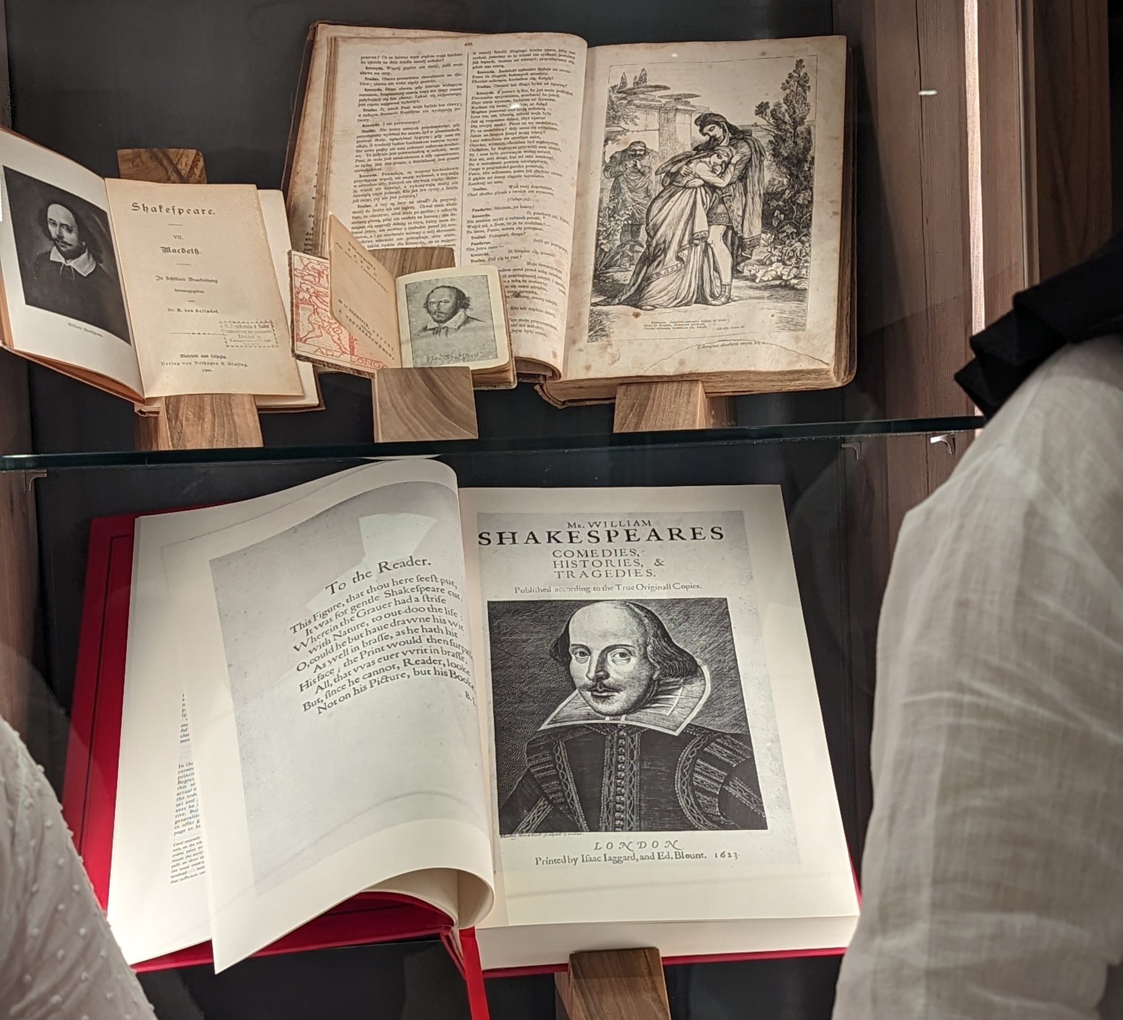 “First Folio” – czyli pierwsze wydanie dzieł zbiorowych Williama Szekspira, jest już w naszej Bibliotece.